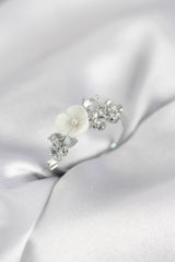 Gümüş Renk Çiçek Model Zirkon Taşlı Kadın Yüzük